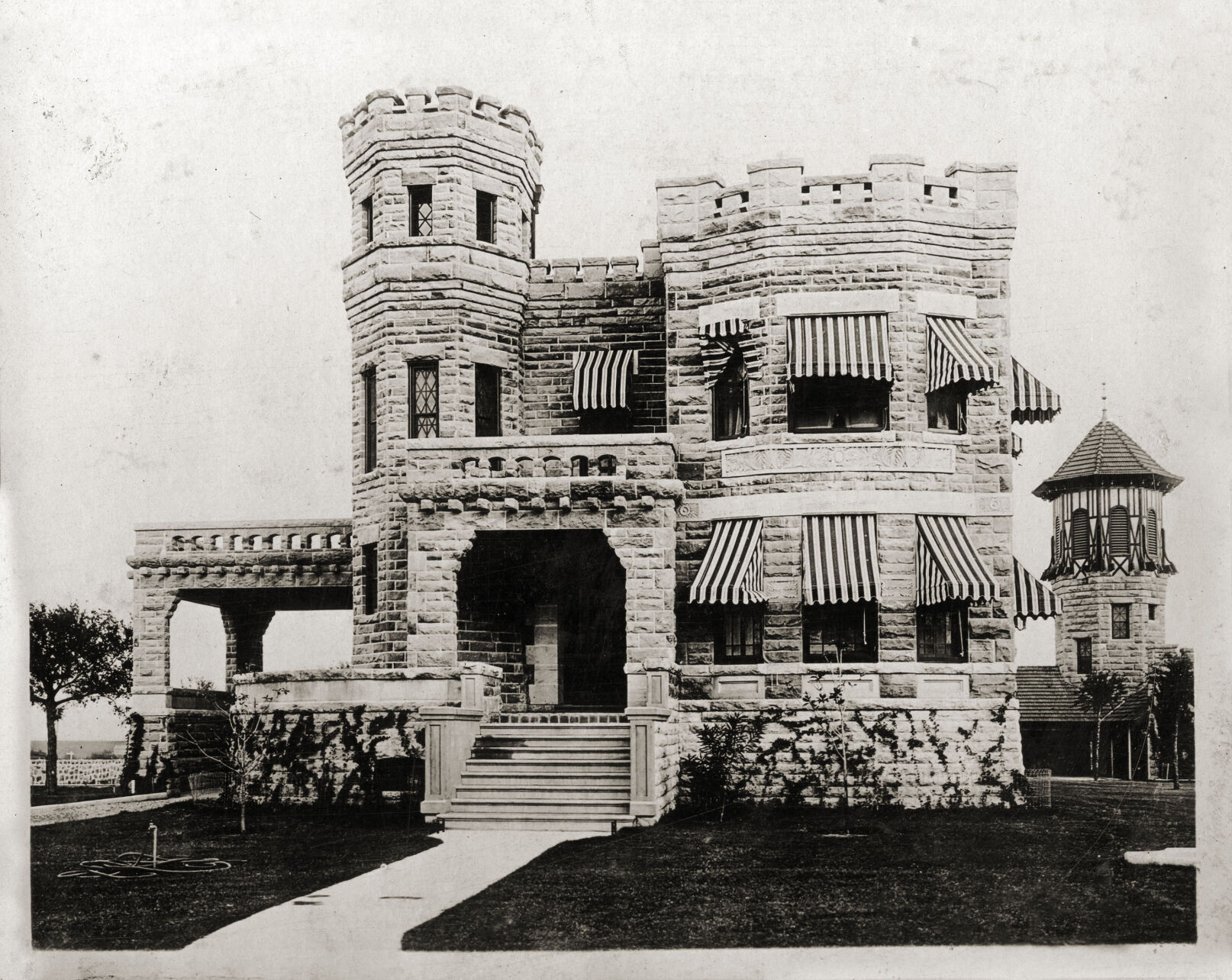 castle old photo.jpg